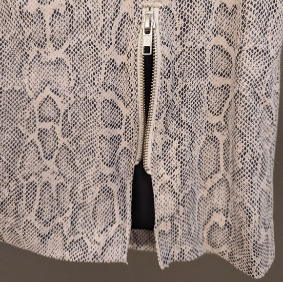 Free People🩶 Midnight Magic Snake Print Mini Skirt Sz 6 - Picture 6 of 10